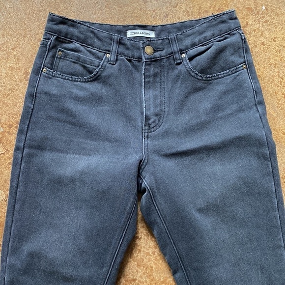 BILLABONG black distressed straight leg cropped ankle jeans - Picture 2 of 7